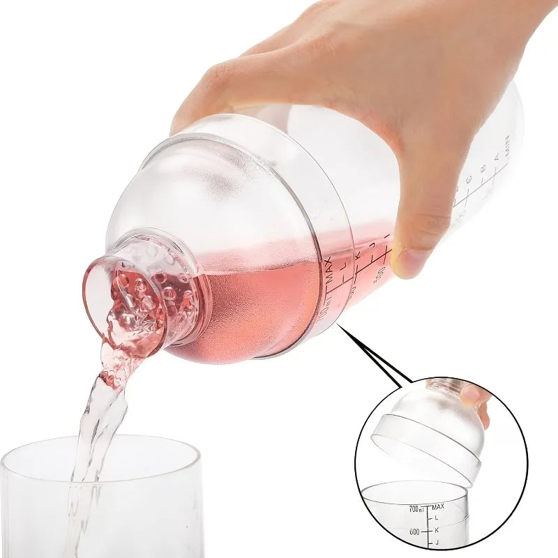 Crop 530ml Plastic Shaker with 530ml measurement markings and secure transparent lid
