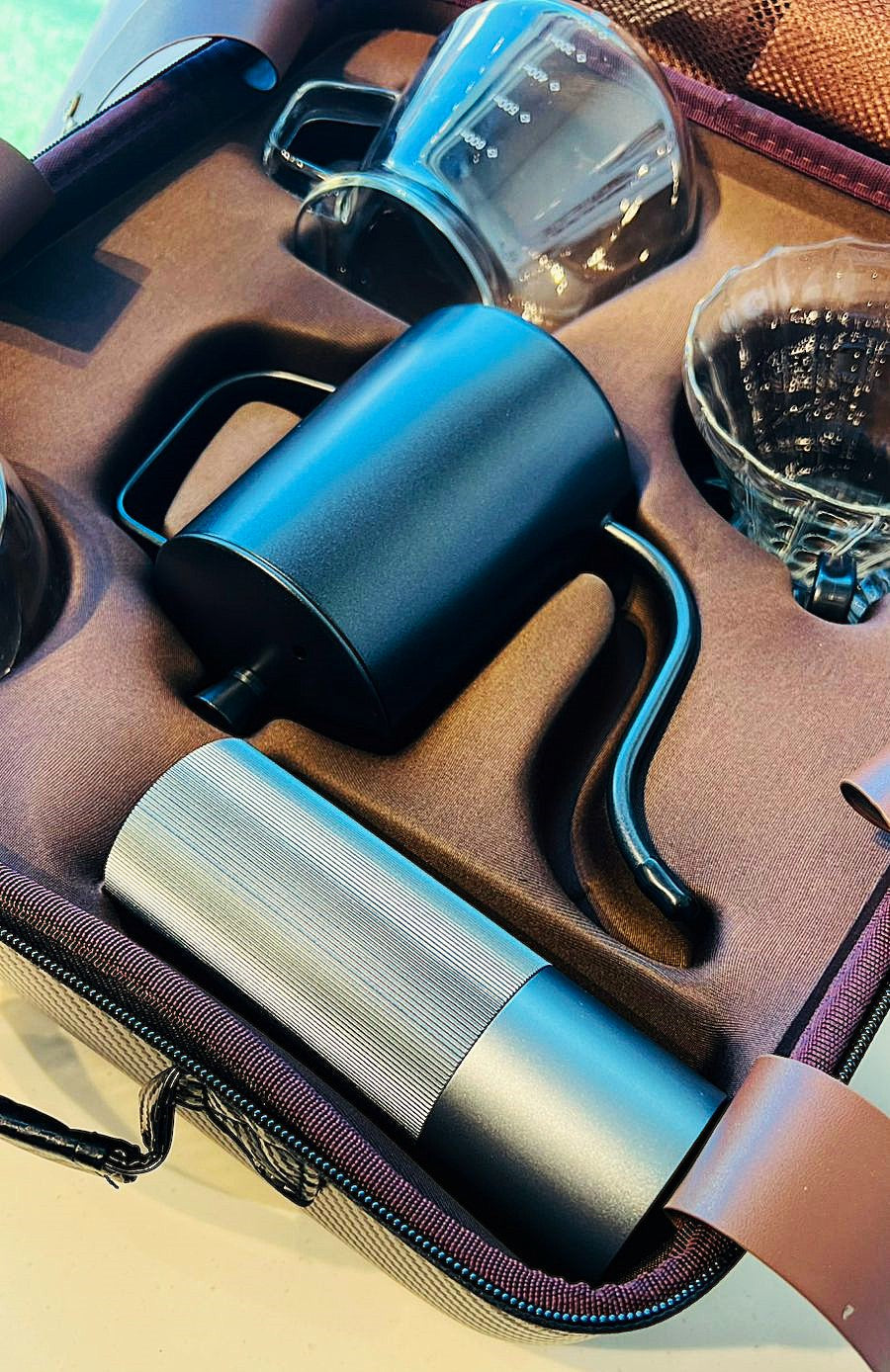 Crop V60 Coffee Travel Gift Bag 02 (Including High Quality Manual Coffee Grinder)